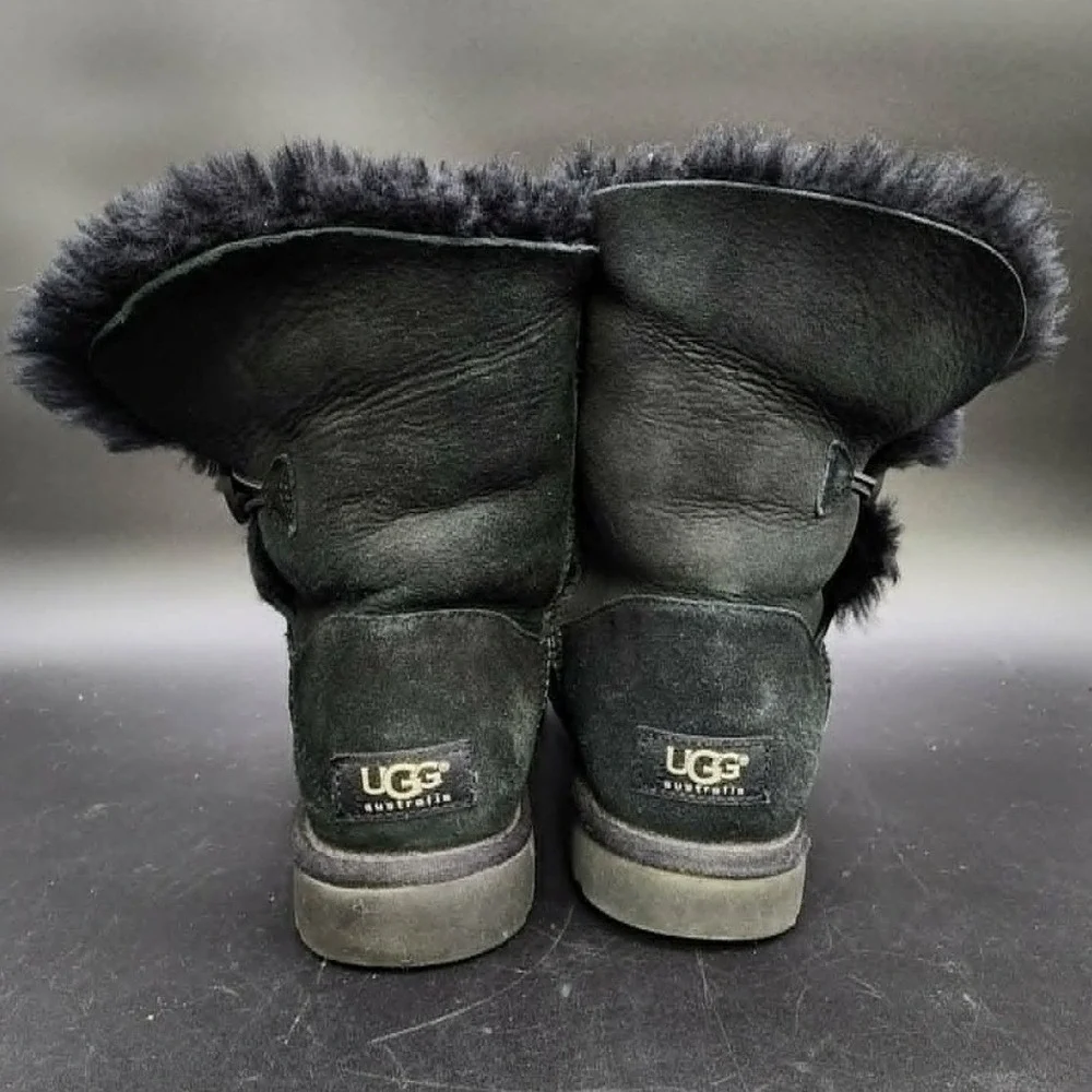 UGG Black Bailey Button‎ Women 7 Sheepskin Suede Winter Fur Boots Cozy Classic
